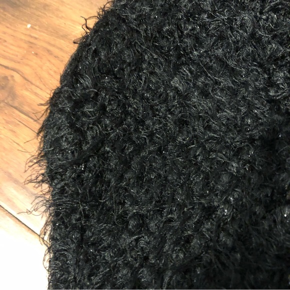 🇨🇦Medium Black Sparkly Sweater - Picture 10 of 12